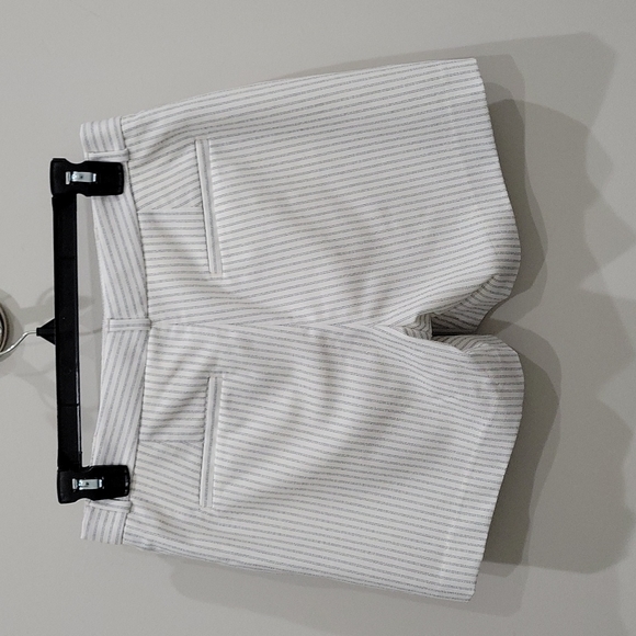 Banana Republic Pinstripe Shorts Size 2 - Picture 2 of 7